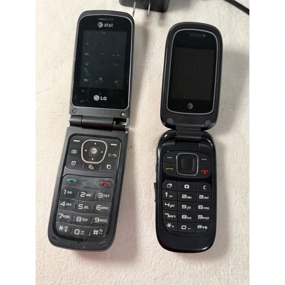 AT&T Flip Phone Lot with Charger